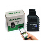 Module Link Wi-Fi Rain Bird LNK2 avec sa boîte et un smartphone affichant l'application