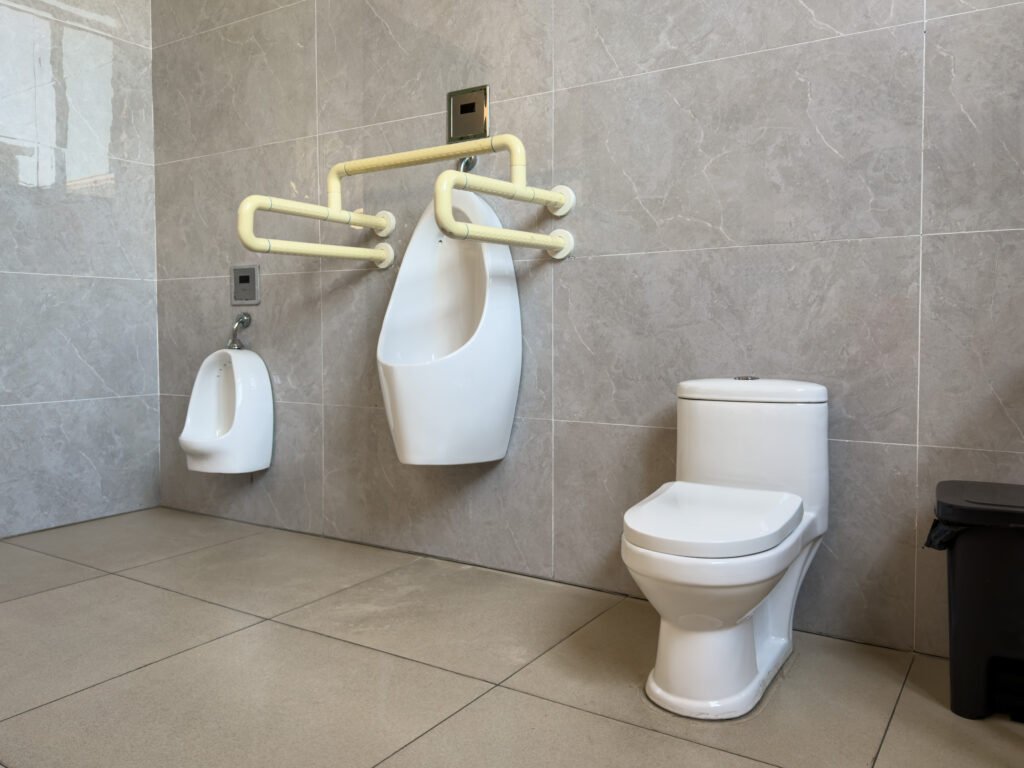 Bloc WC à poser vs suspendu 2026 : guide d'expert pour bien choisir