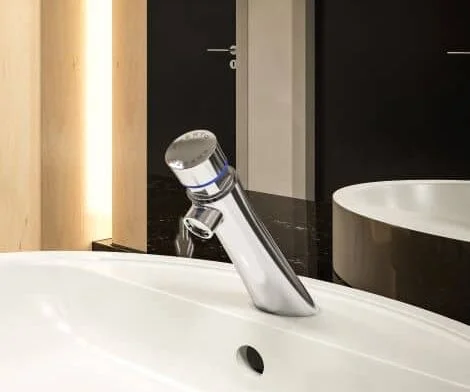 Robinet poussoir temporisé : avantages et installation