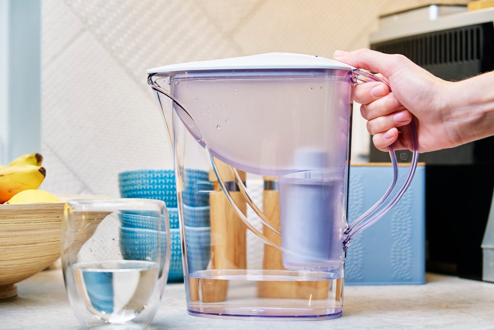 Filtre robinet cuisine : carafe ou fixe, que choisir ?