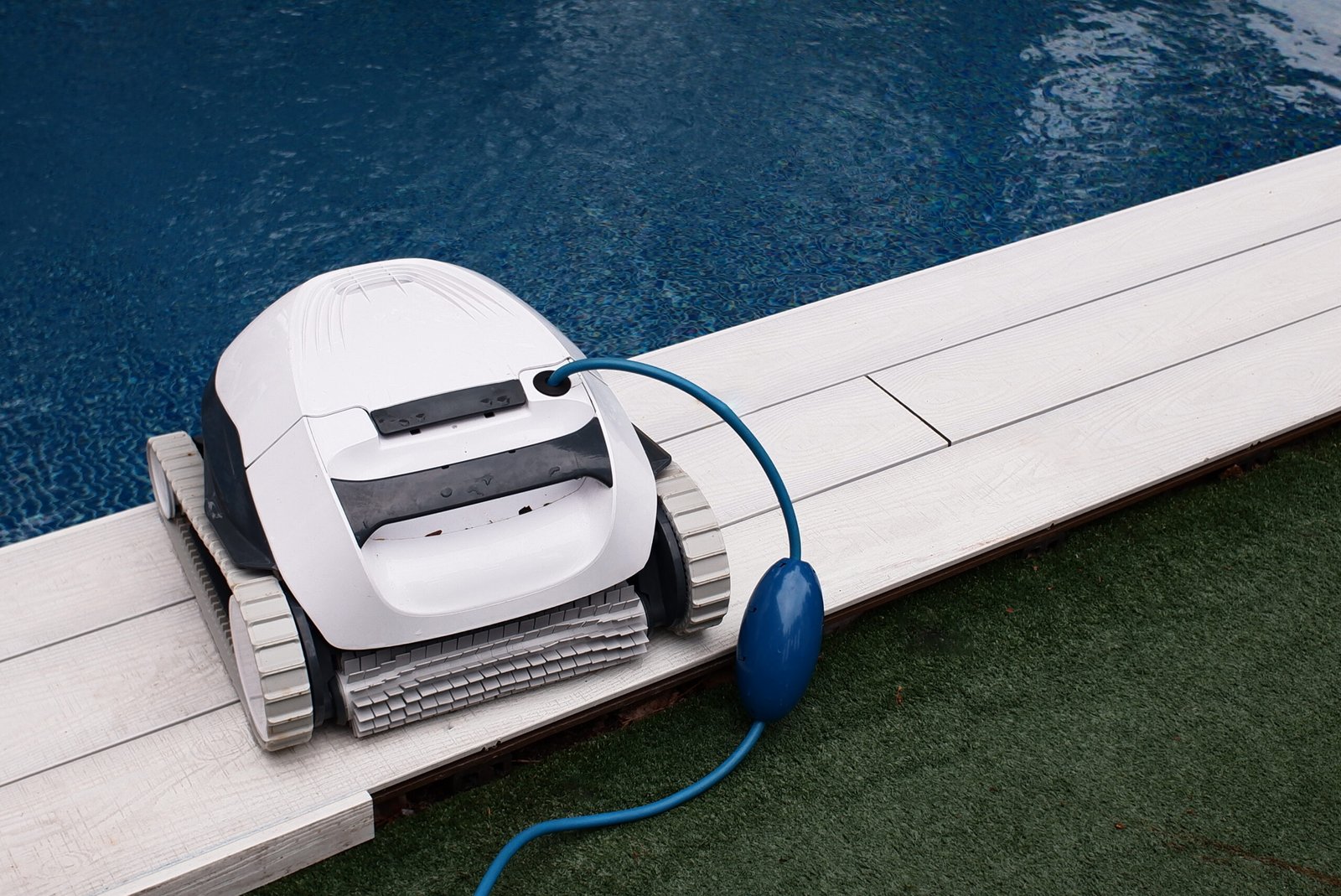 Robot de piscine : Électrique, hydraulique ou solaire ?
