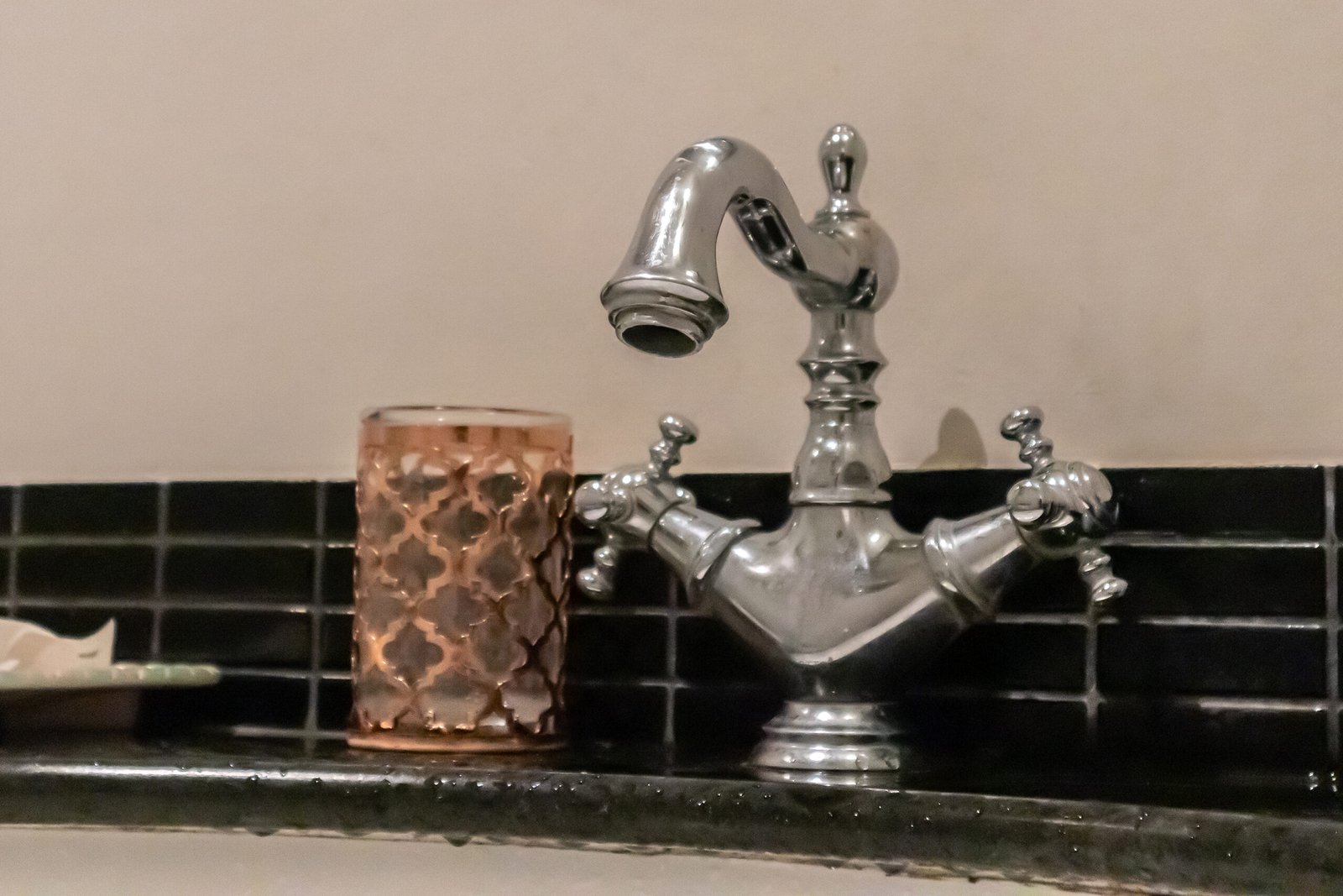 Mélangeur lavabo vintage : tendances rétro et conseils d'achat