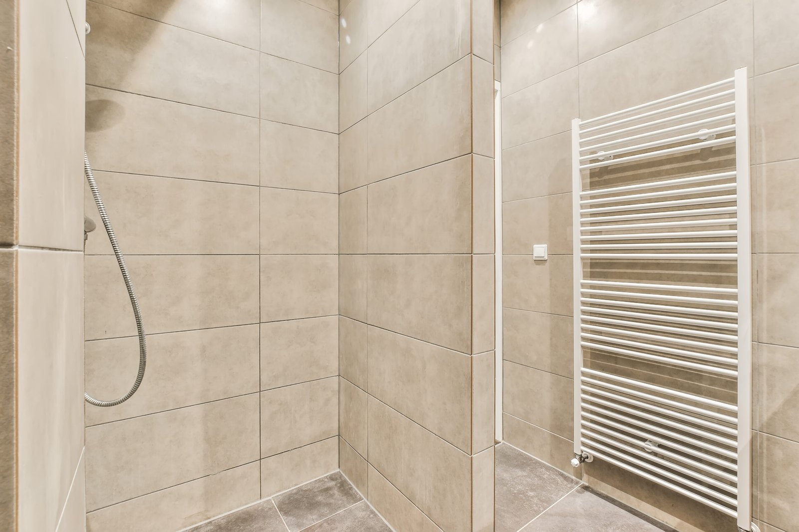 Porte-serviette chauffant eau chaude : installer sans électricité