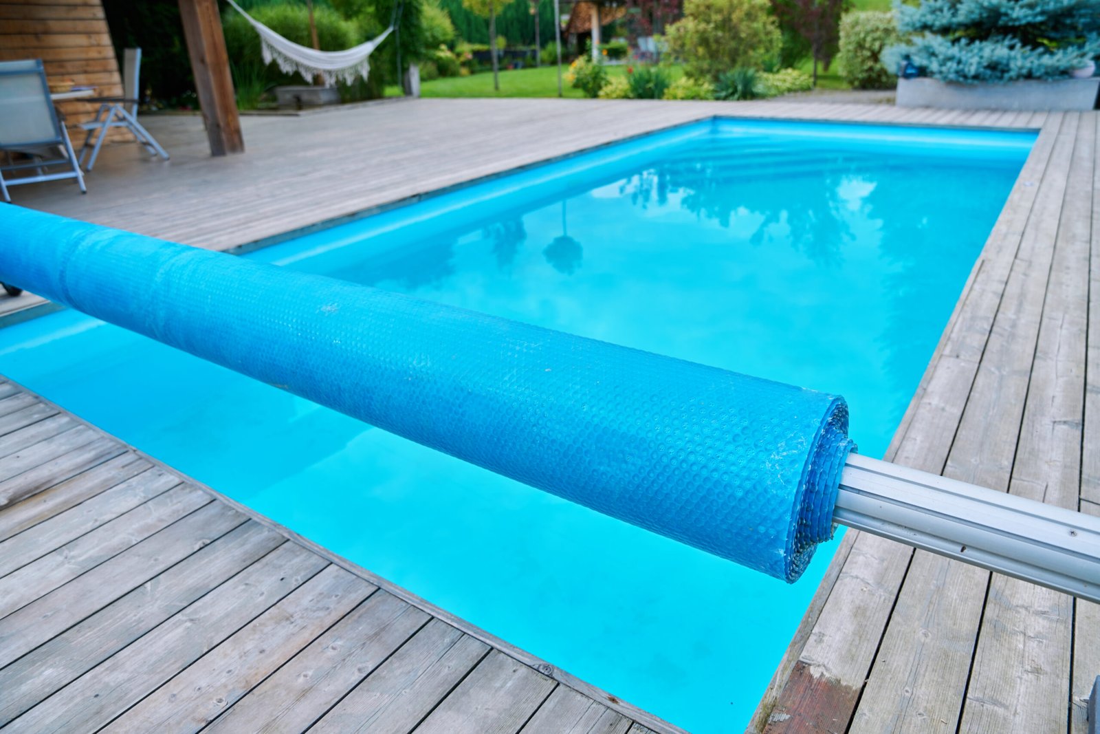 Bâche piscine hivernage : protéger votre bassin hors saison