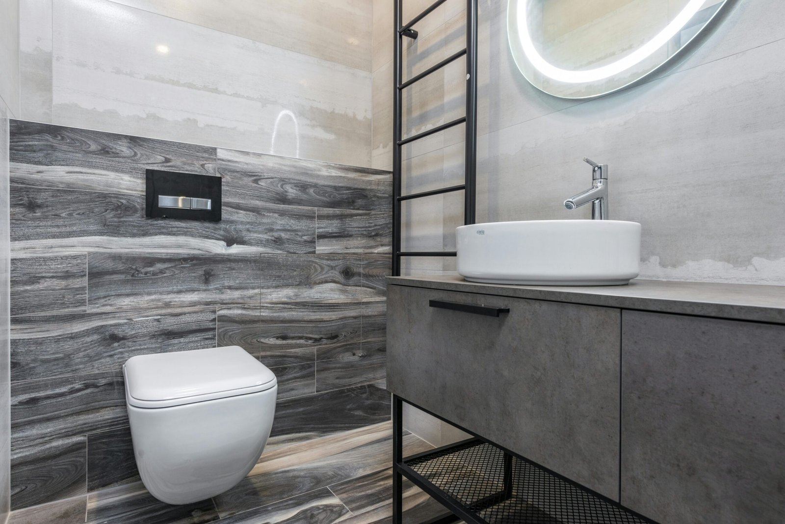 Plaque de commande WC : comment la choisir et l'installer ?