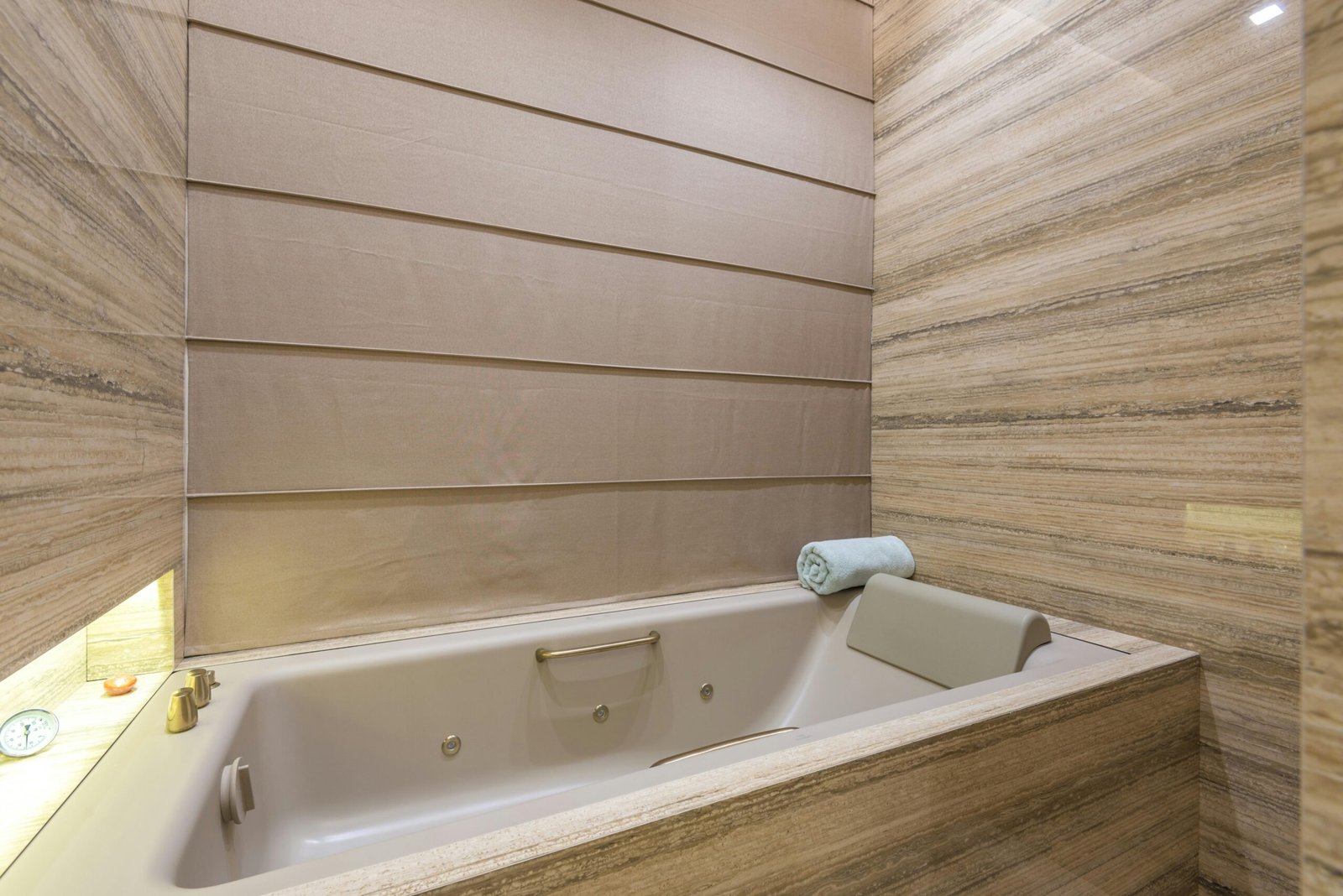 Tablier de baignoire : poser ou remplacer soi-même