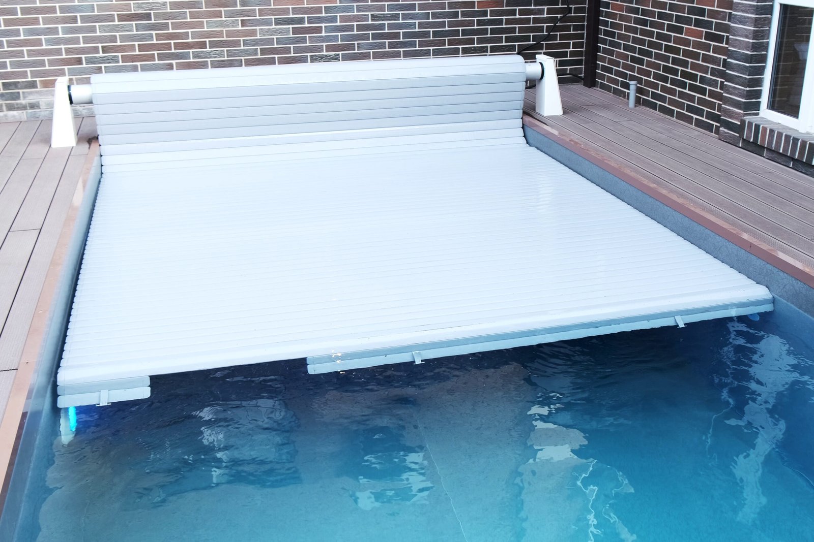 Bâche piscine hivernage : protéger votre bassin hors saison