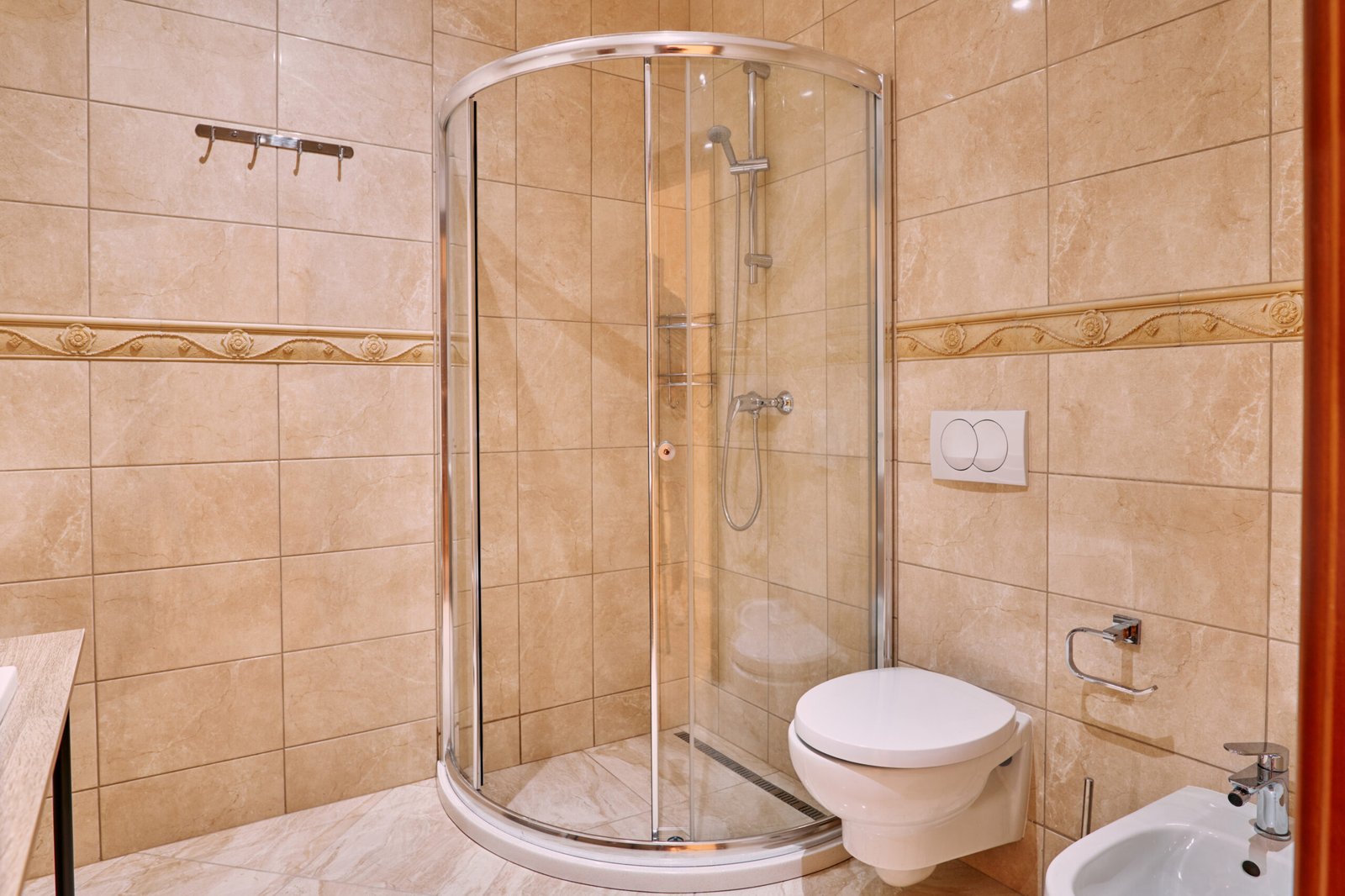 Receveur de douche extra-plat : avantages et pose