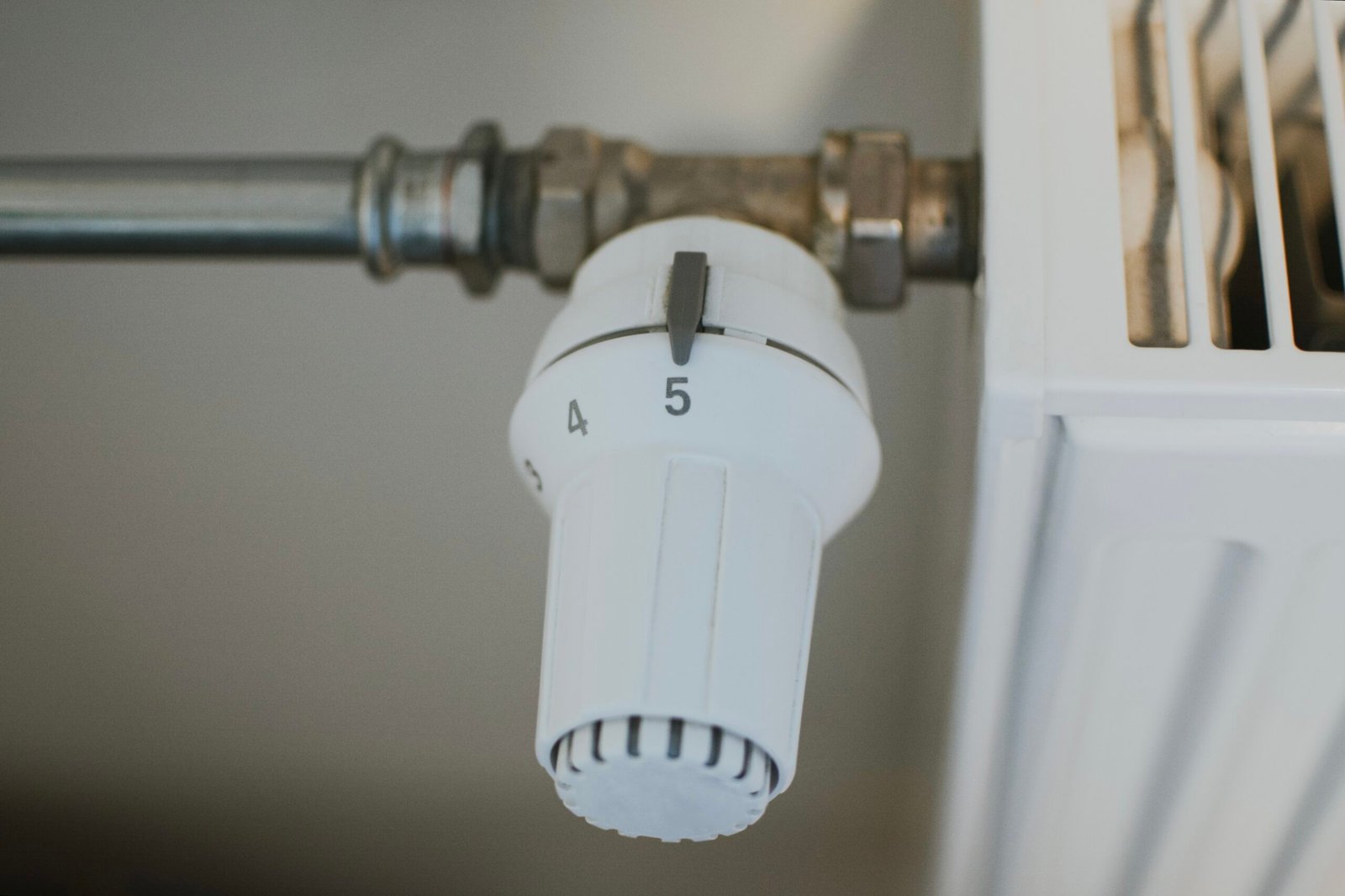Robinet thermostatique radiateur : régler la chaleur pièce par pièce