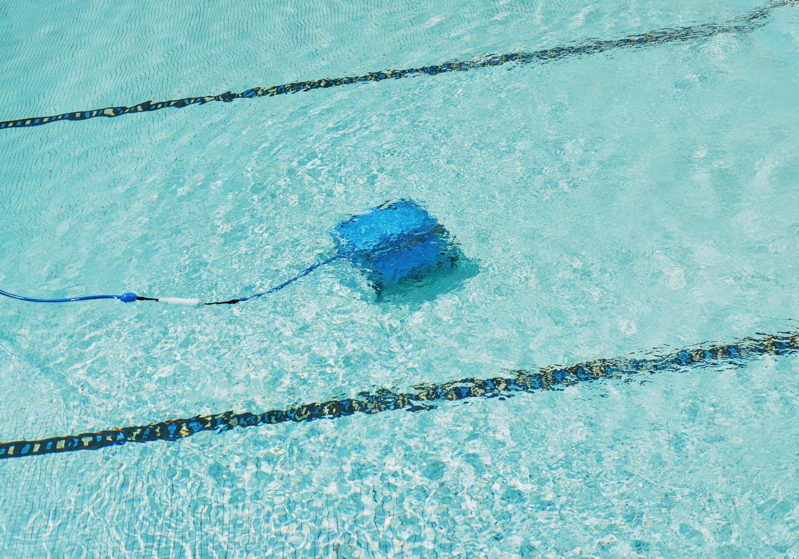 Pompe doseuse piscine : injecter les produits chimiques automatiquement