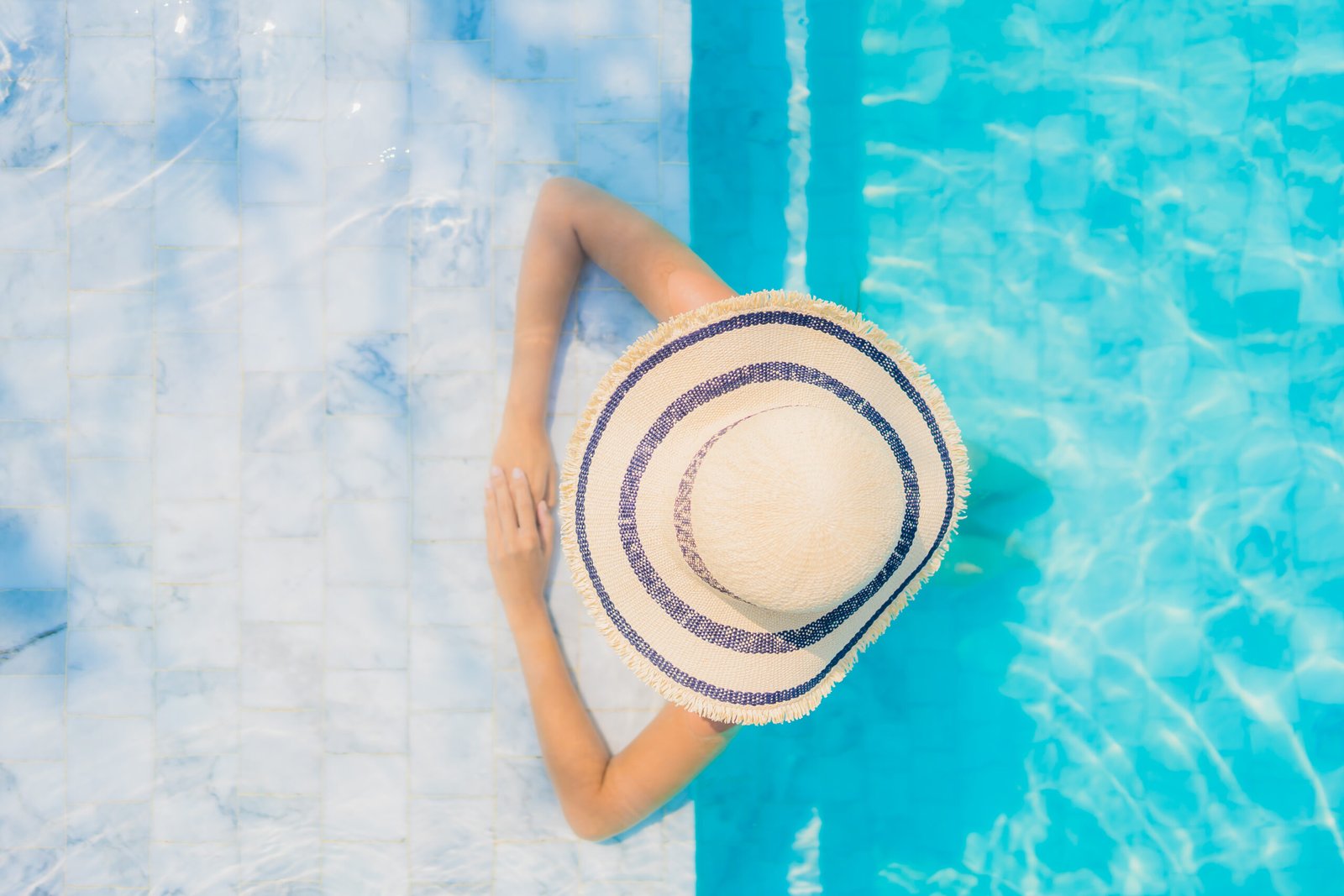 piscine eau blanche
