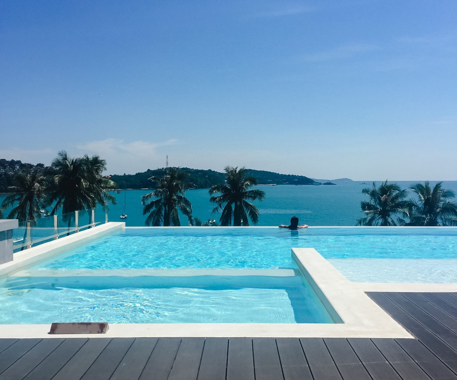 piscine eau blanche