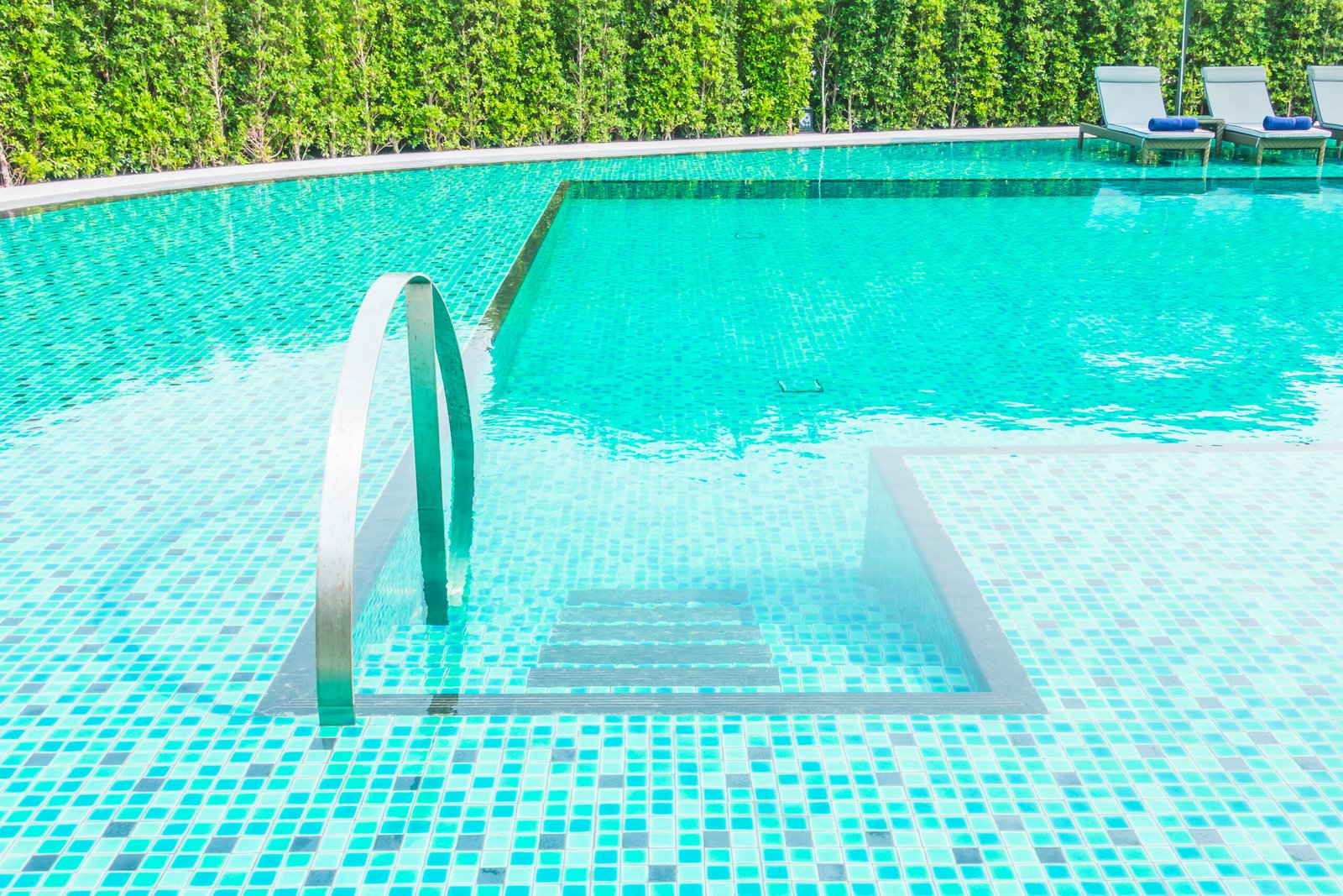 piscine eau blanche
